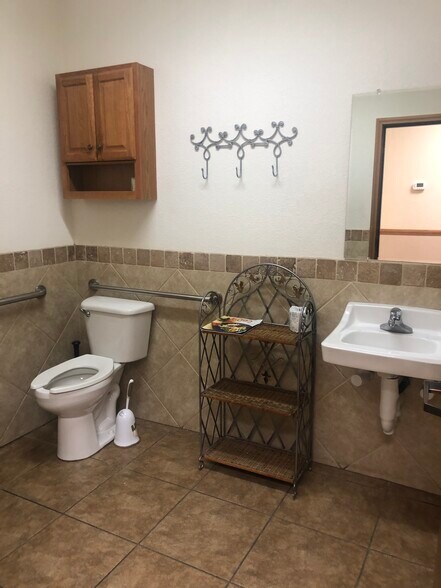 More Photos Of 2211 E Continental Blvd, Southlake Light Manufacturing For Lease