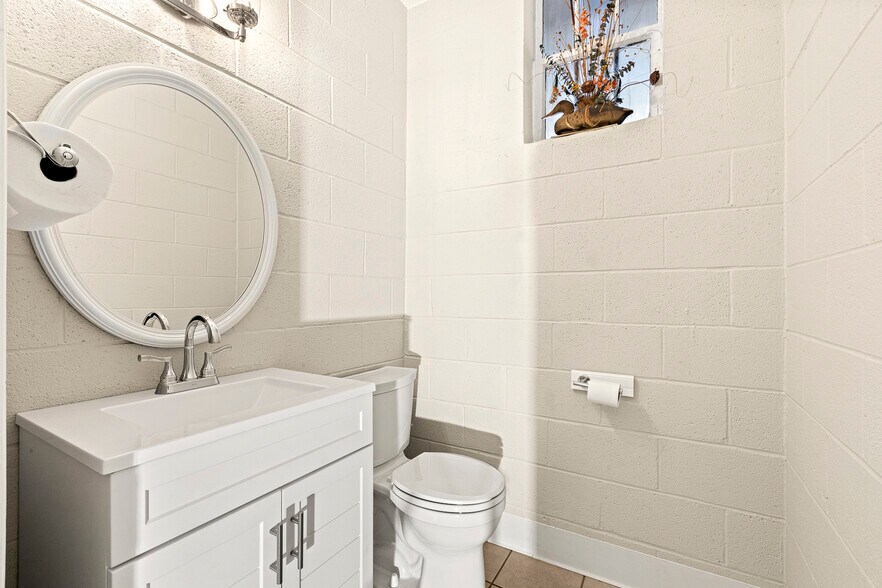 More Photos Of 150 N Steele St, Sanford Office For Sale