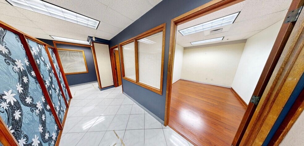 More Photos Of 725 Kapiolani Blvd, Honolulu Office For Sale