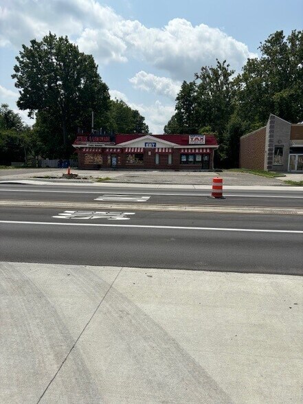 More Photos Of 3637 E 38th St, Indianapolis Auto Repair For Sale