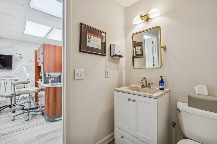 More Photos Of 165 Belle Forest Cir, Nashville Office For Sale