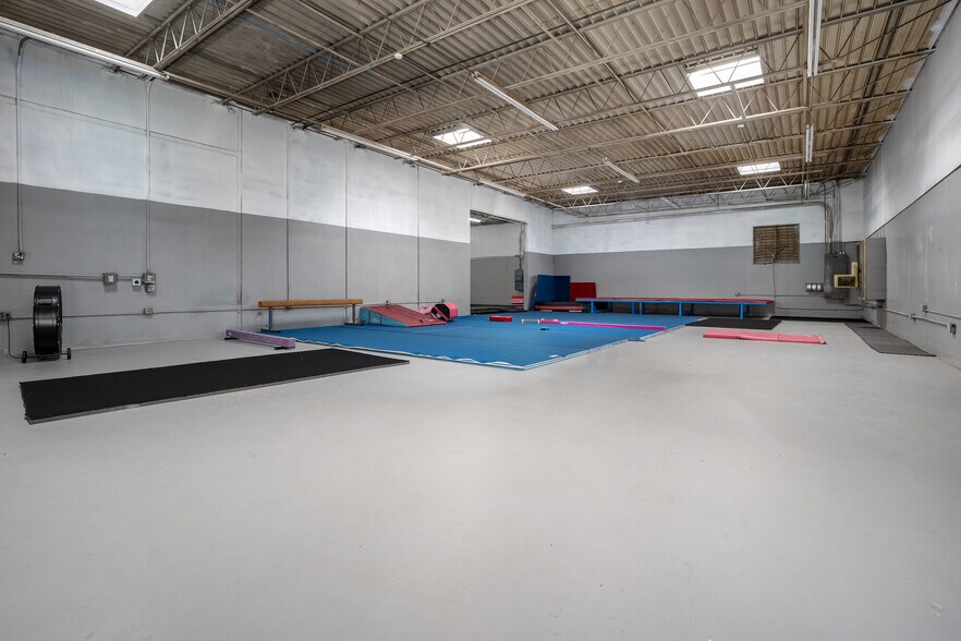 More Photos Of 3152 Broce Dr, Norman Light Manufacturing For Lease