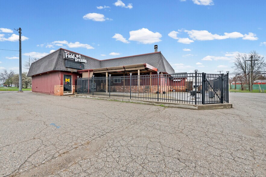 More Photos Of 1090 Rochester Rd, Troy Restaurant For Sale