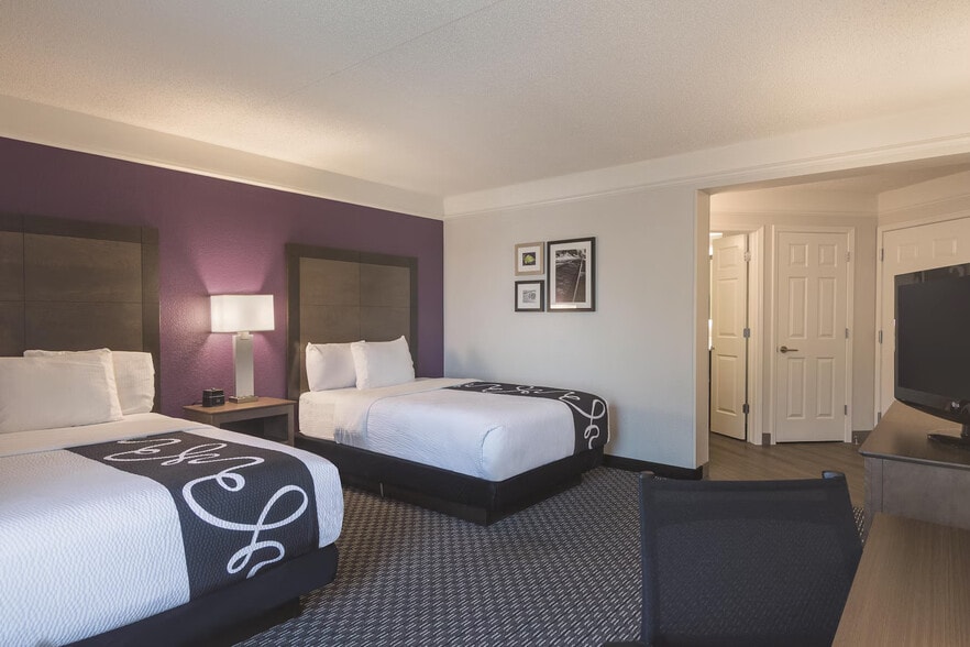 More Photos Of 930 Ed Noble Pky, Norman Hotel For Sale