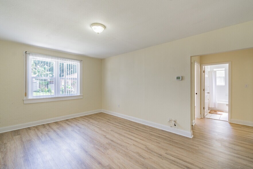 More Photos Of 2706 Stallone Dr, Tampa Office Residential For Lease