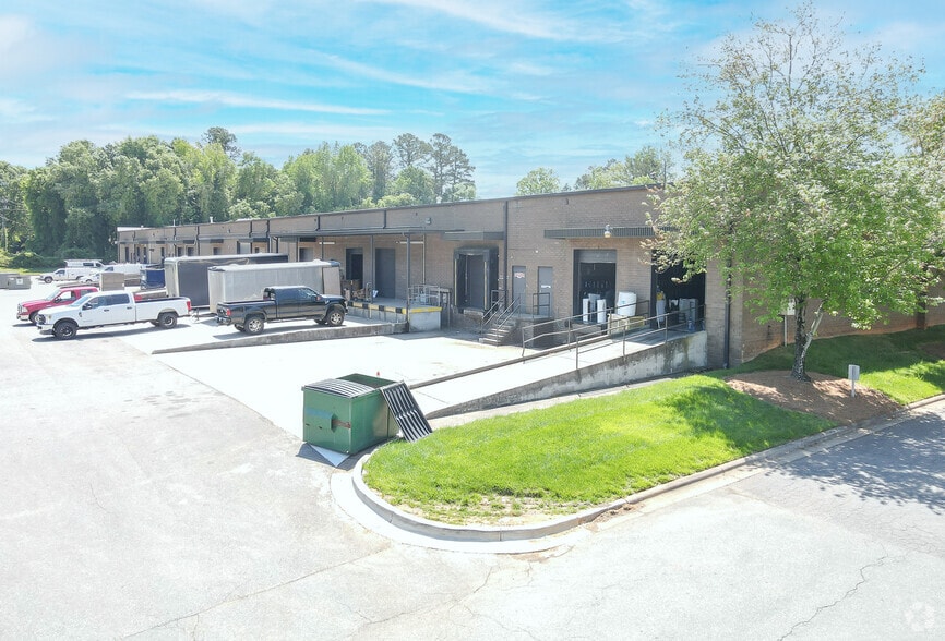 More Photos Of 1920 Starita Rd, Charlotte Light Distribution For Lease