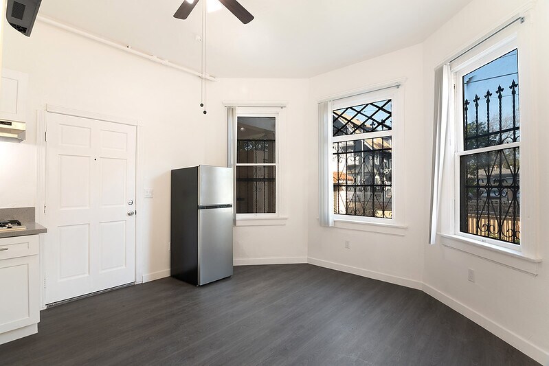 More Photos Of 1820 W 11th St, Los Angeles Apartments For Sale