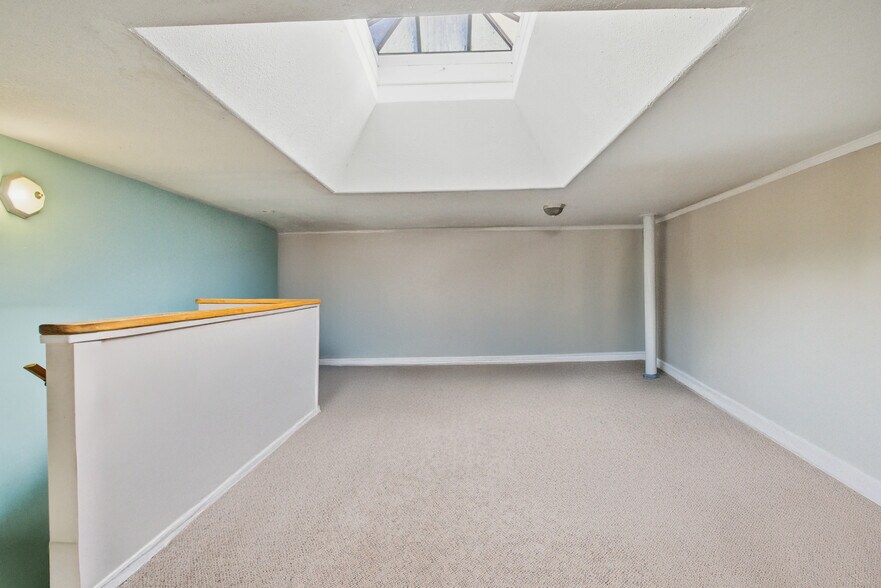 More Photos Of 657 E Main St, Cottage Grove Restaurant For Sale