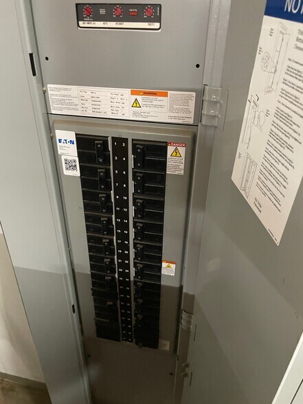 More Photos Of 18608 NE 23rd St, Harrah Light Distribution For Lease