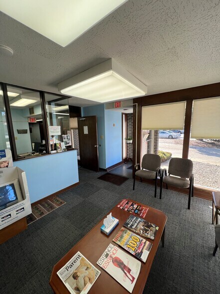 More Photos Of 1012 W Fairchild St, Danville Office For Sale