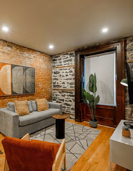 More Photos Of , Montréal General Retail For Sale