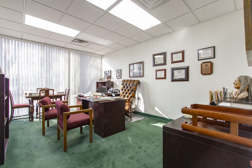 More Photos Of 4171 N Mesa St, El Paso Office For Sale