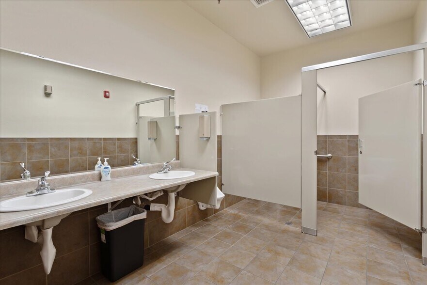 More Photos Of 1103 Old Town Ln, Cheyenne Office For Sale