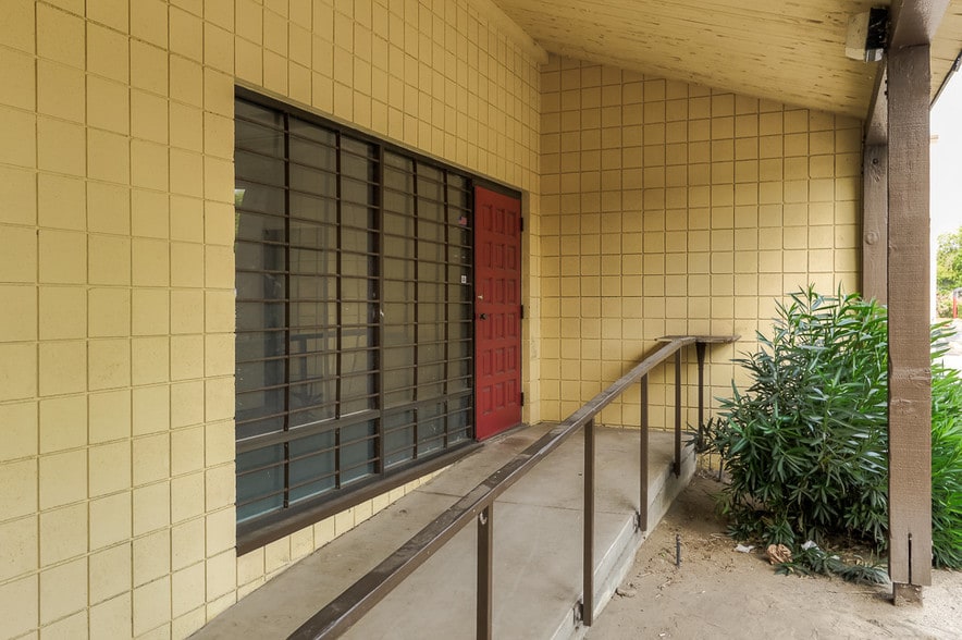 More Photos Of 823 W Colton Ave, Redlands Storefront For Lease