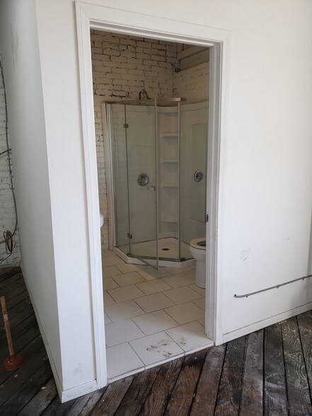 More Photos Of 1704 Hooper Ave, Los Angeles Manufacturing For Lease