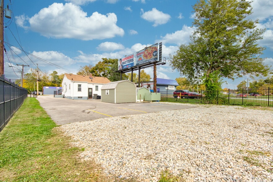 More Photos Of 4451 Old Allisonville Rd, Indianapolis Office For Sale