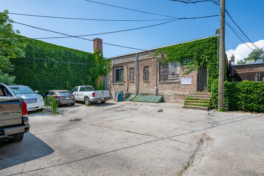 More Photos Of 7015 N Clark St, Chicago Land For Sale