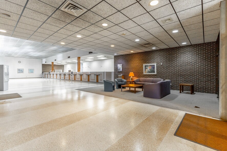 More Photos Of 1012 Riverfront Pkwy, Chattanooga Office For Sale