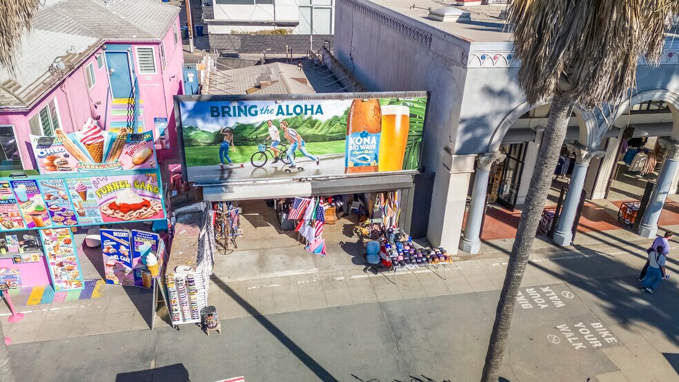 More Photos Of 2013 Ocean Front Walk, Venice Storefront For Lease