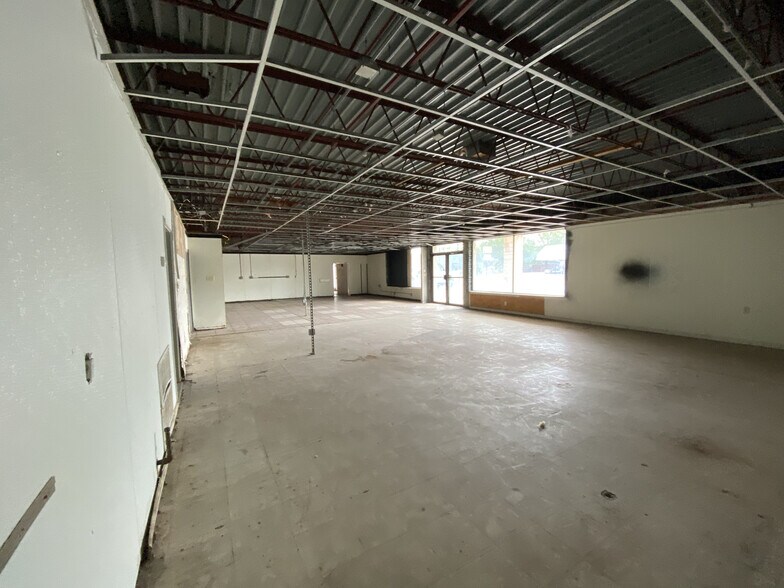 More Photos Of 813-817 N Grand Ave, Gainesville Storefront For Lease