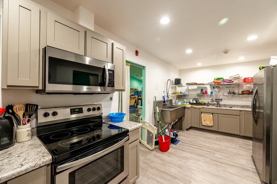 More Photos Of 751 Avoca Ave, Sheridan Daycare Center For Sale