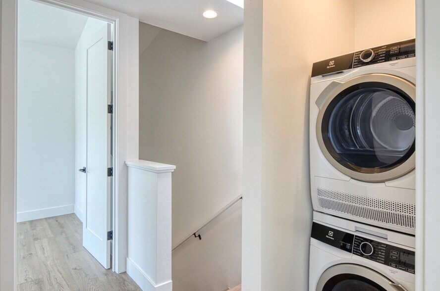 More Photos Of 221 W G St, Encinitas Apartments For Sale