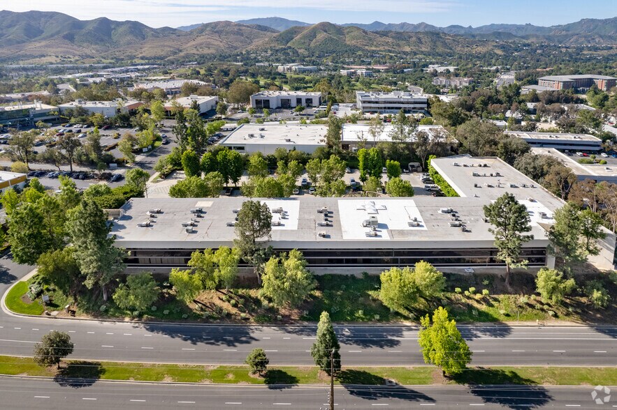 More Photos Of 5743 Corsa Ave, Westlake Village Office For Lease