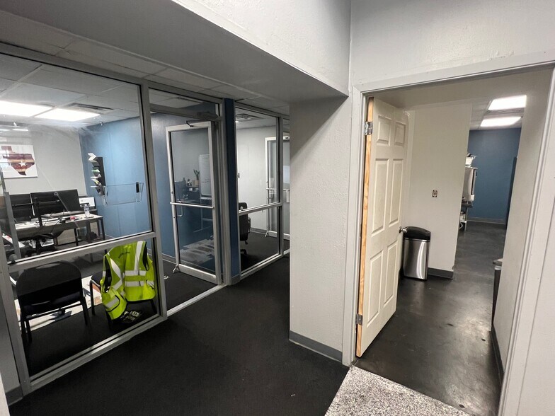 More Photos Of 3221 E Randol Mill Rd, Arlington Manufacturing For Lease