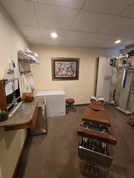 More Photos Of 1 Edgewood Ave, Smithtown Office For Lease