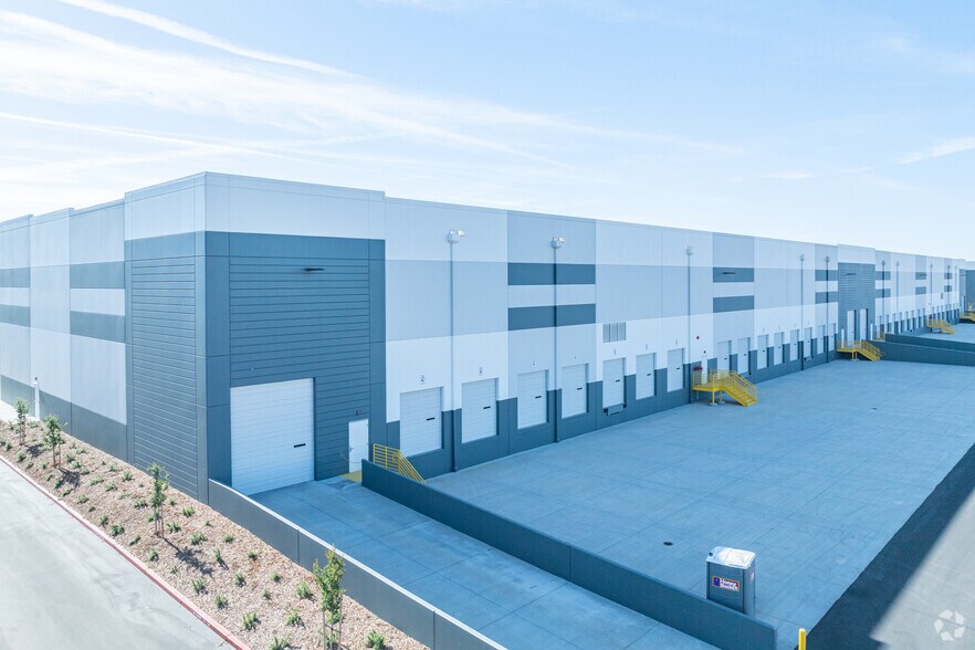 More Photos Of 7425 Lone Tree Rd, Sacramento Distribution For Lease