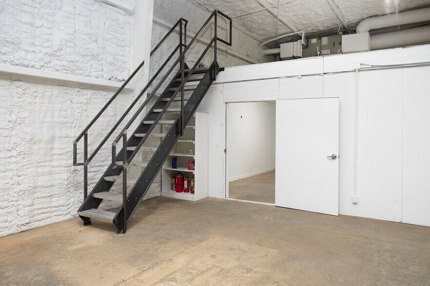 More Photos Of 15503 TX-110, Whitehouse Warehouse For Lease