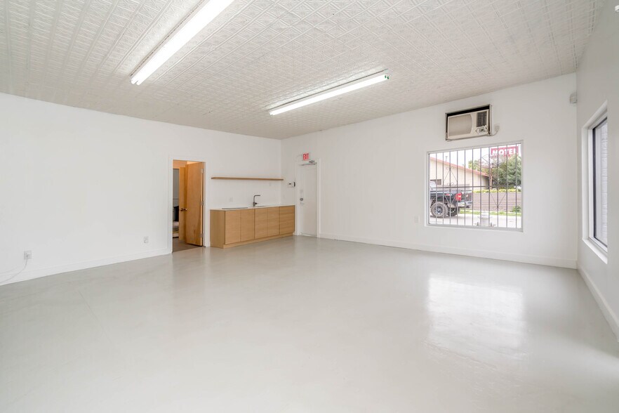 More Photos Of 1020 Roosevelt Ave, San Antonio Freestanding For Sale