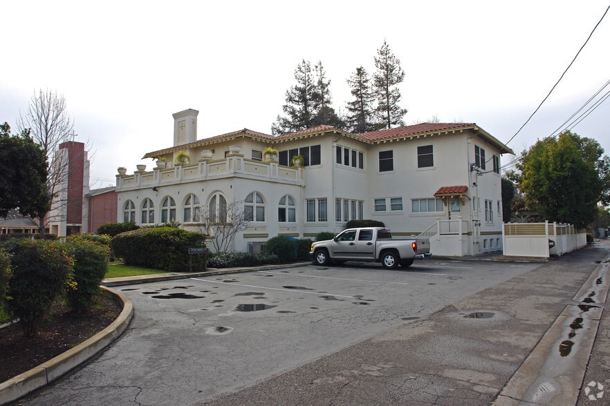 More Photos Of 1300 W Main St, Visalia Office For Lease