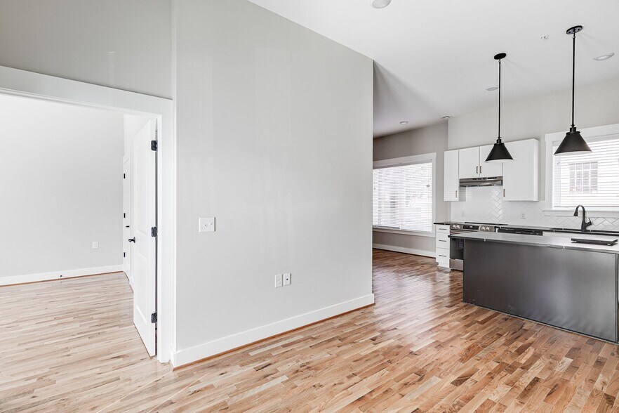 More Photos Of 1421-1422 Bainbridge St, Richmond Apartments For Sale