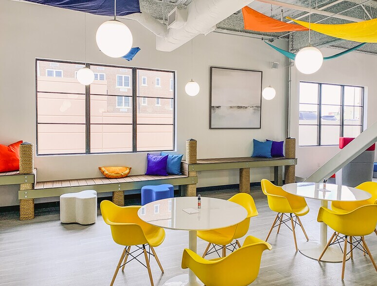 More Photos Of 136 4th St N, Saint Petersburg Coworking Space