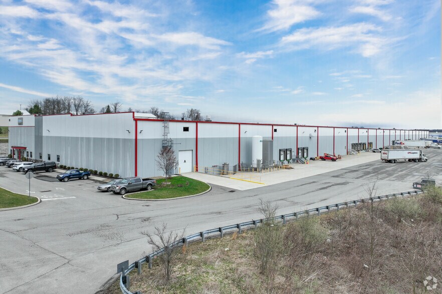 More Photos Of 108 Tomlinson Dr, Zelienople Warehouse For Lease