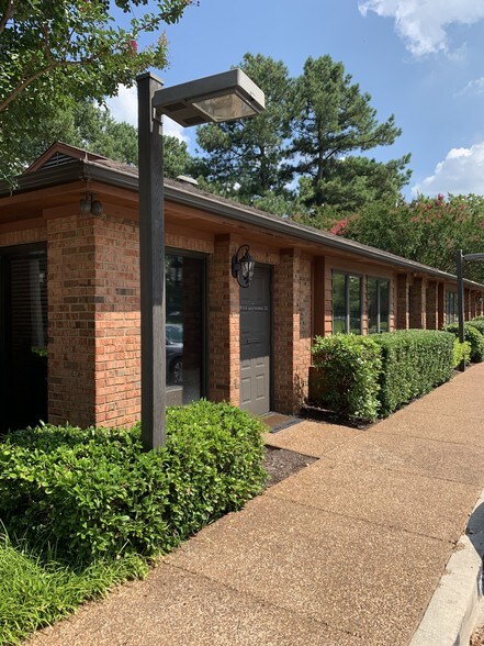 More Photos Of 4727-4729 Spottswood Ave, Memphis Office For Lease