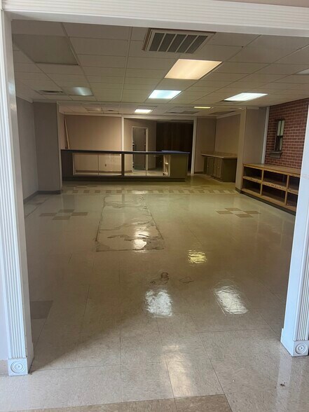 More Photos Of 201 Triana Blvd, Huntsville Warehouse For Lease