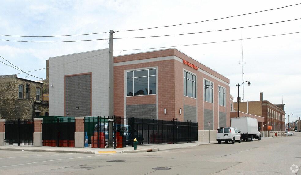 More Photos Of 212 4th St, Racine Loft Creative Space For Sale