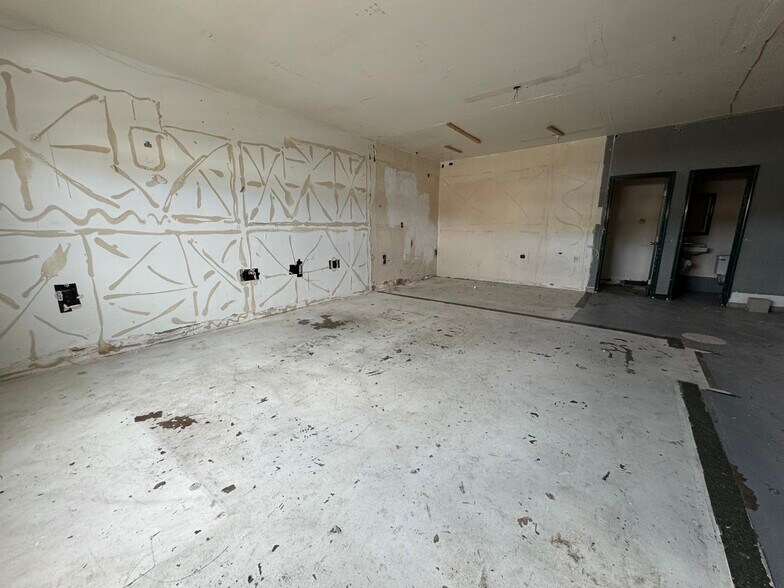 More Photos Of 4920 W Pico Blvd, Los Angeles Light Manufacturing For Lease