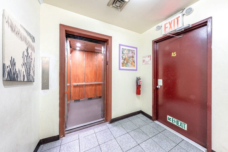 More Photos Of 109 Lafayette St, New York Loft Creative Space For Sale
