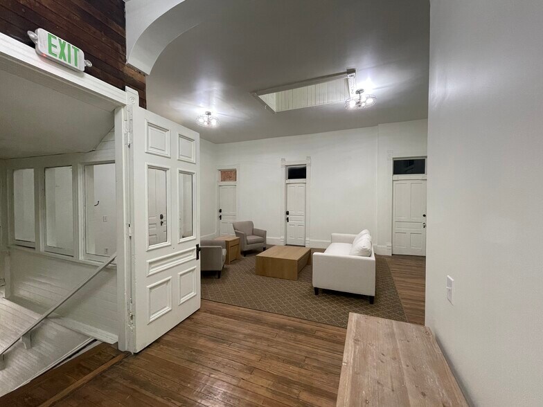 More Photos Of 118 Public Sq E, Shelbyville Loft Creative Space For Lease