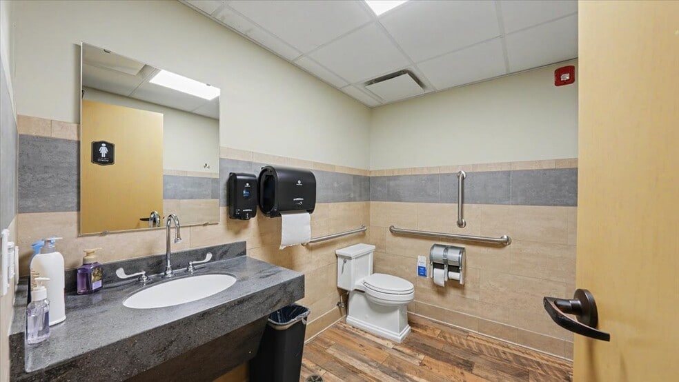 More Photos Of 102 Walnut St, Winona Office Residential For Sale