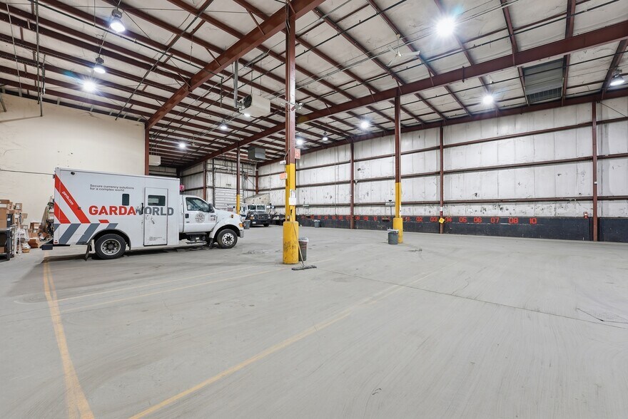 More Photos Of 95 Fisk Ave, Springfield Warehouse For Lease