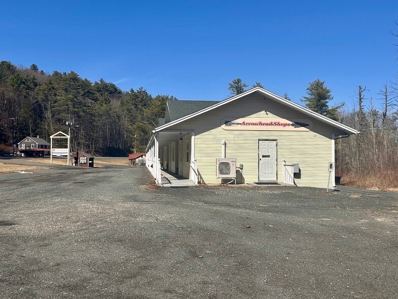 More Photos Of 1105 Mohawk Trl, Shelburne General Retail For Sale