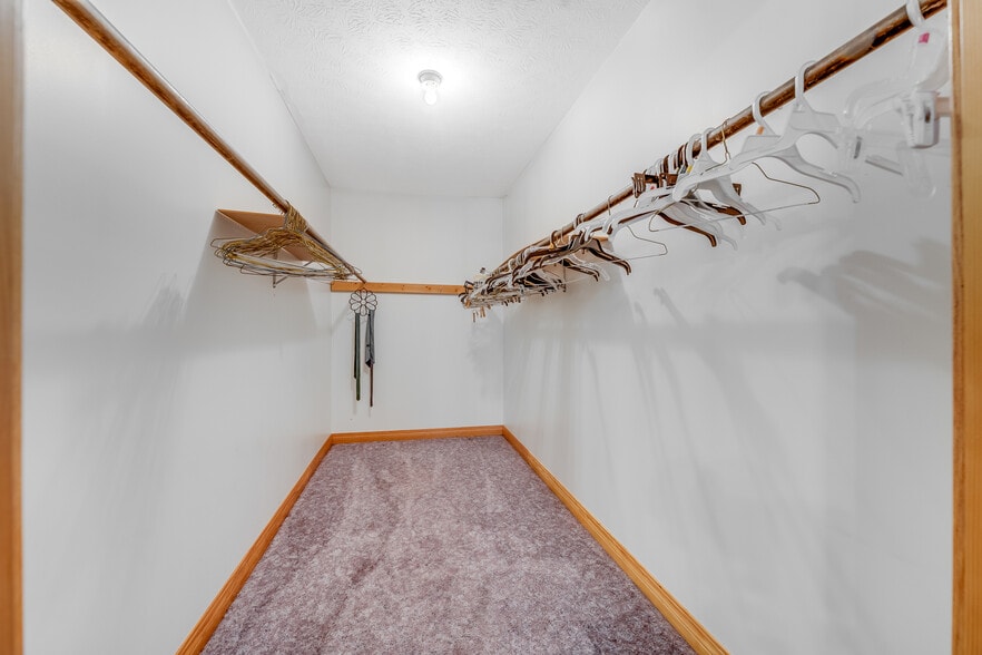 More Photos Of 154 Bridge St, Junior Restaurant For Sale