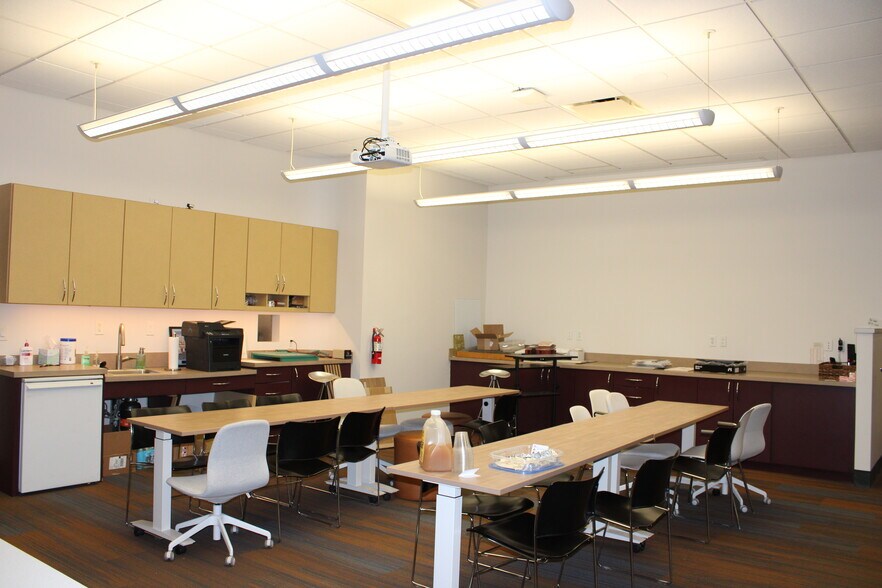 More Photos Of 3515 W 75th St, Prairie Village Office For Lease