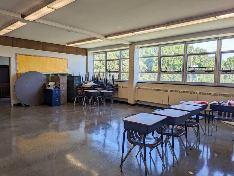 More Photos Of 350 Georgetown Rd, Carneys Point Schools For Lease
