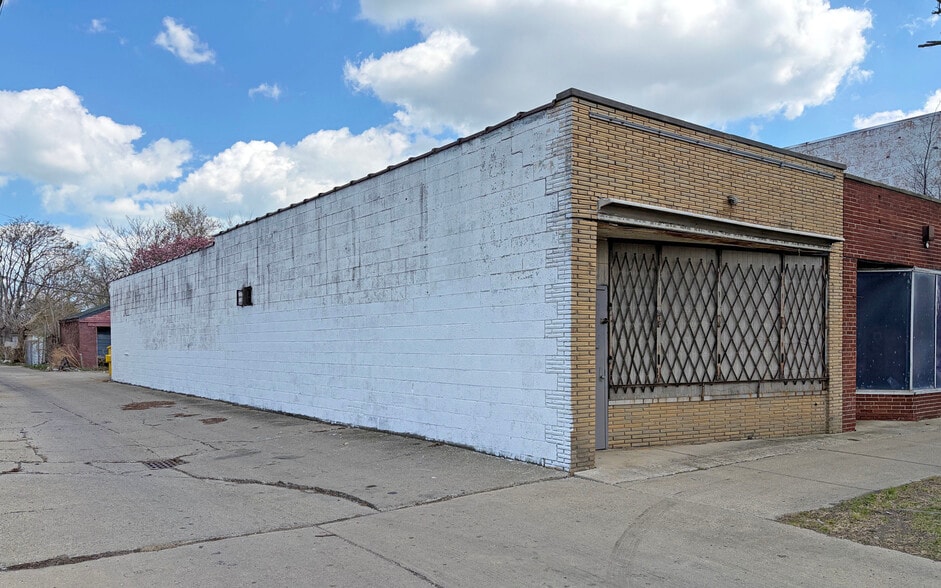 Primary Photo Of 19018 Hayes St, Detroit General Retail For Sale