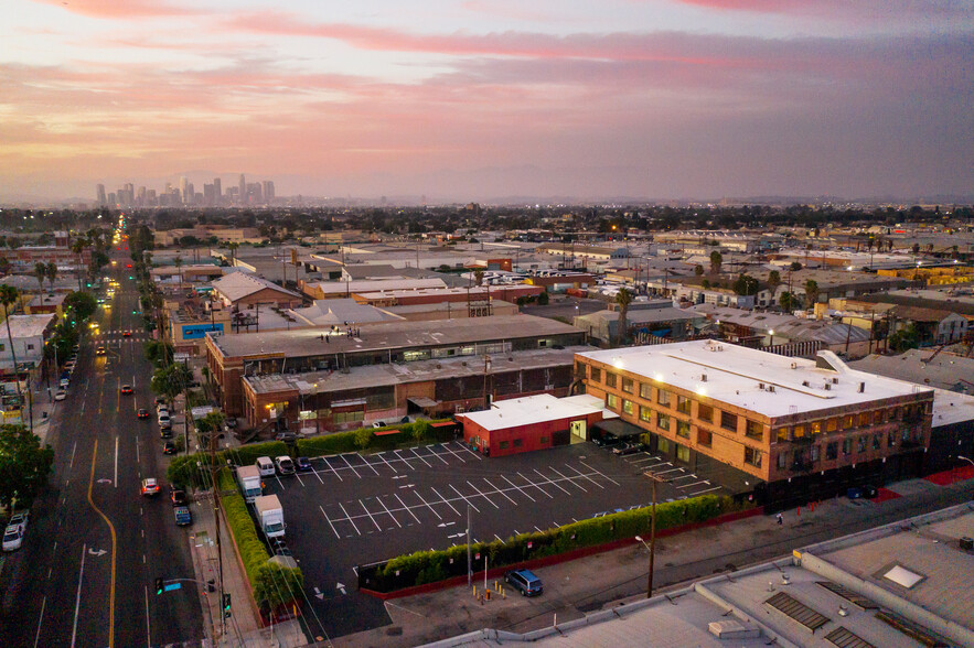 Primary Photo Of 615 E 61st St, Los Angeles Light Manufacturing For Sale